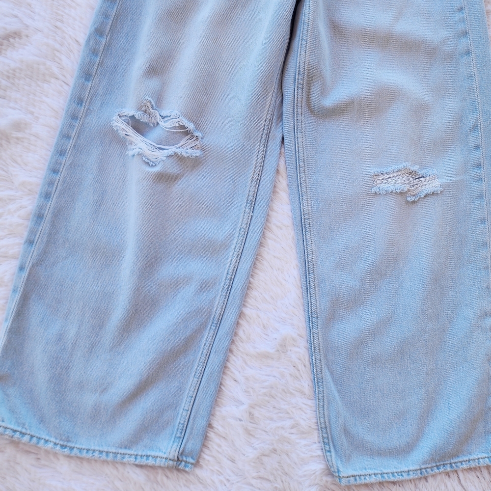 Old Navy Midrise Ripped Baggy‎ Wide Leg Light Wash Jeans - Picture 4 of 7